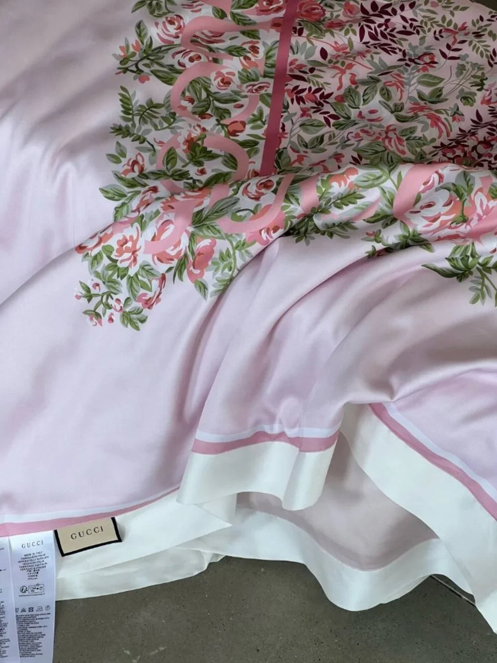 Gucci Luxury Silk/Tencel Summer Quilt Blanket – Pink Floral (200x220)